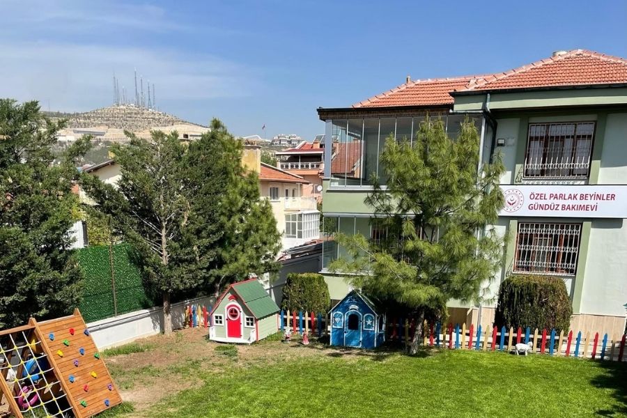 Parlak Beyinler Anaokulu